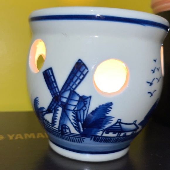 Delft Blue tulip pot with windmills, trees, birds, ships,etc. 4” Tall - Picture 4 of 14